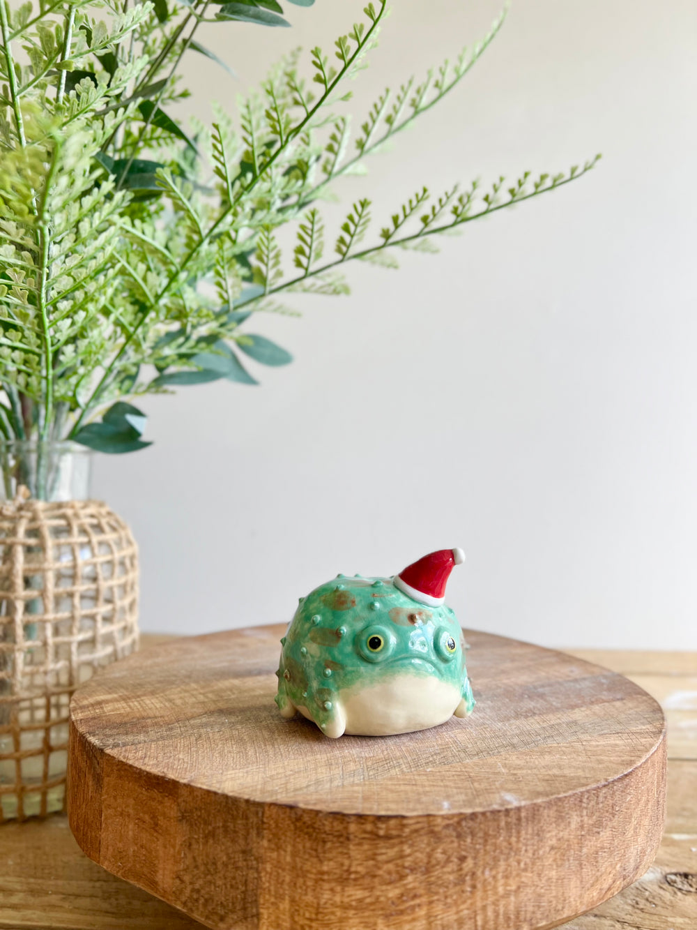 Festive grumpy Froggo bud vase #2, photo 7 of 11