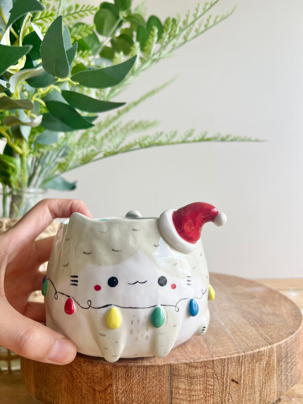 Festive grey cat pot adorned with Christmas lights, photo 7 of 11