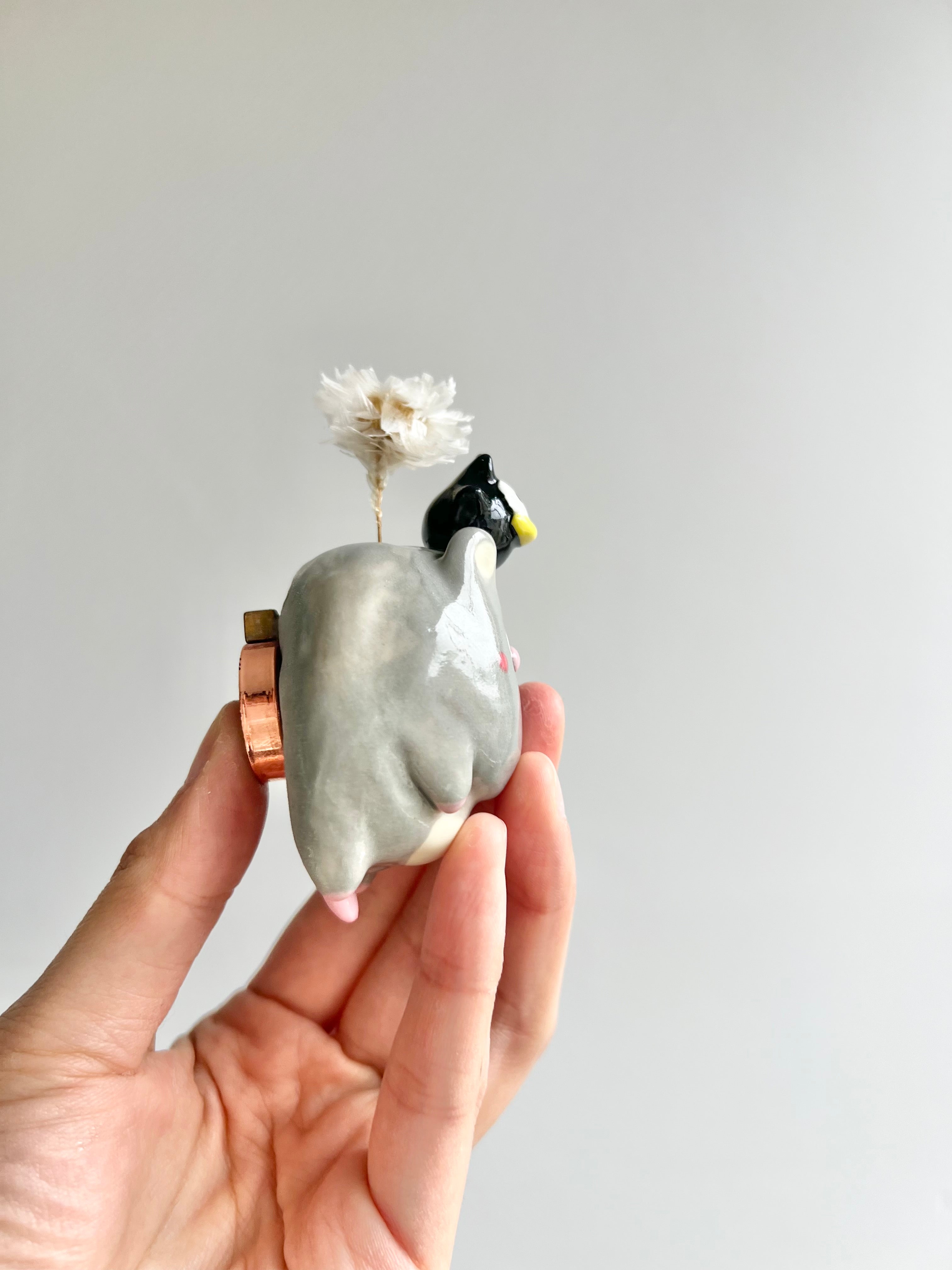 Bud vase magnet