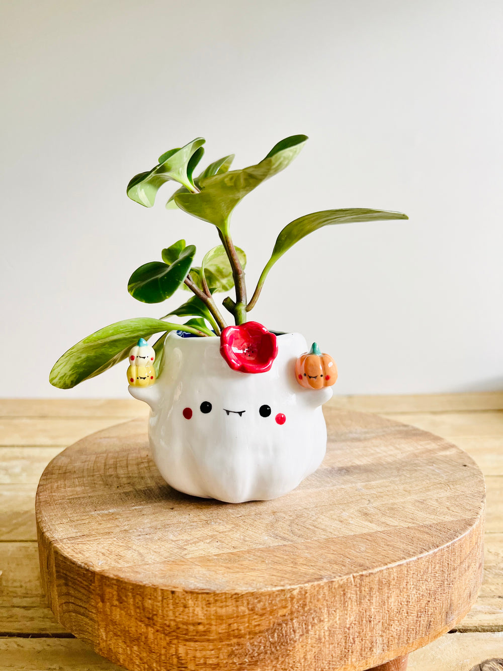 Ghost pot with pumpkin friends, photo 1 of 8
