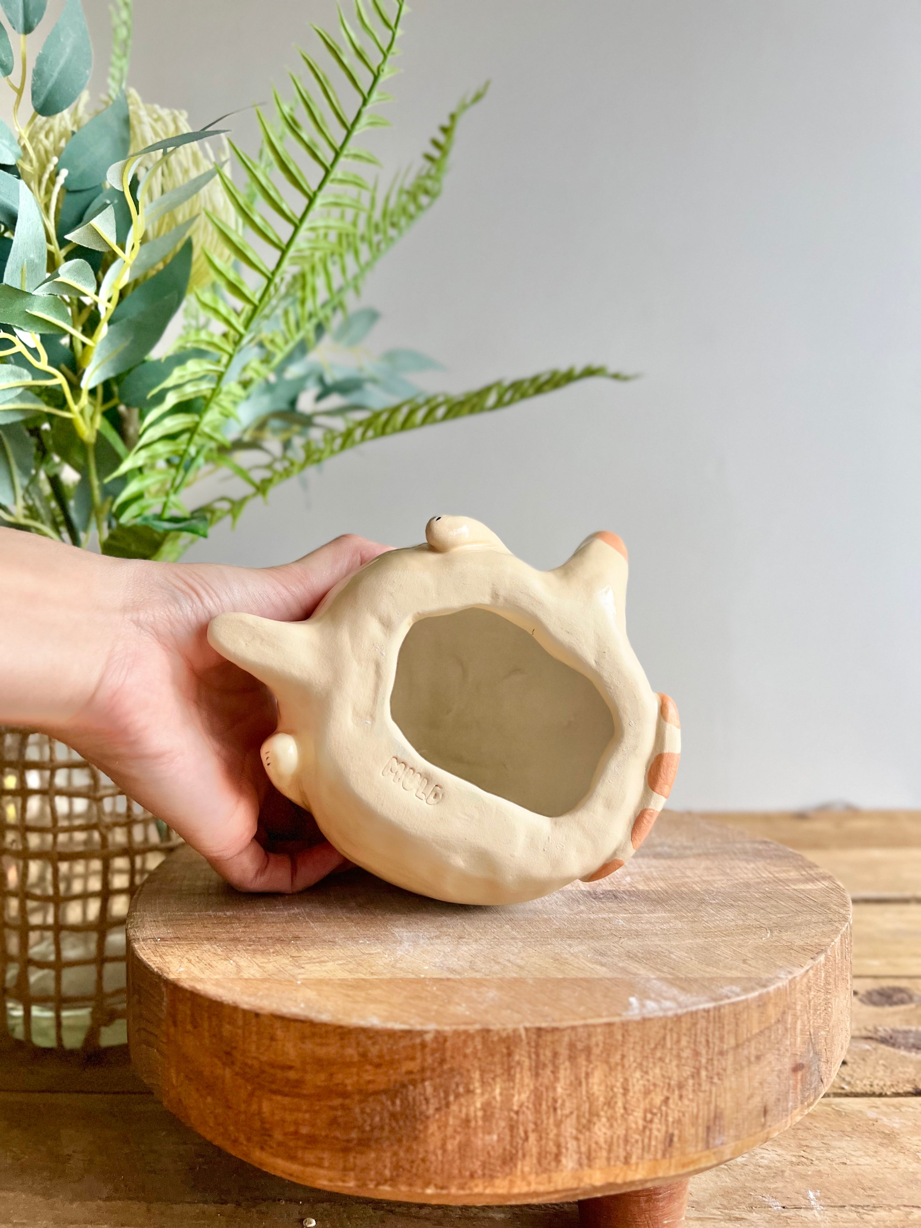 Desk ornament/trinket holder