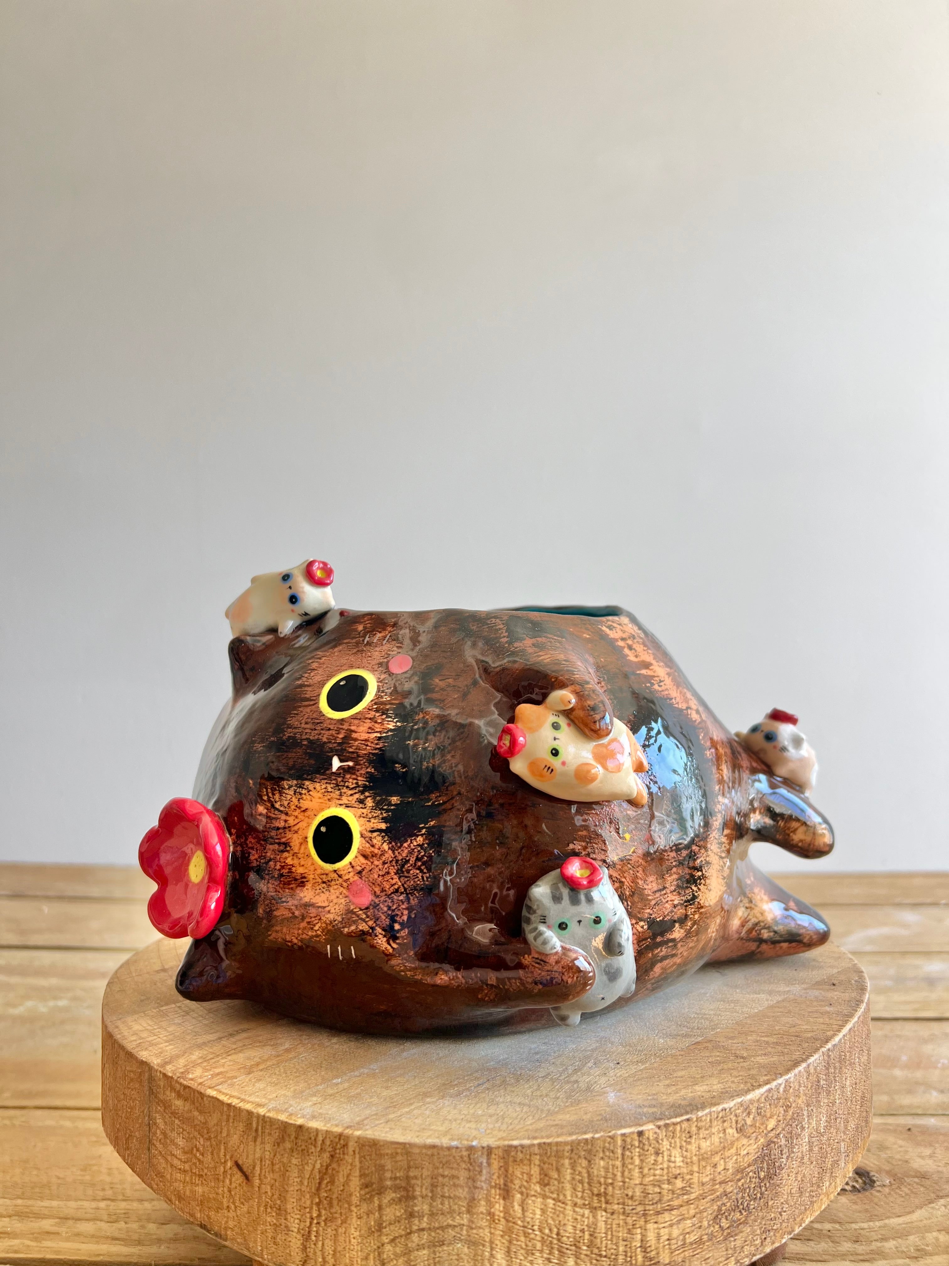 BIG mama Tortie pot