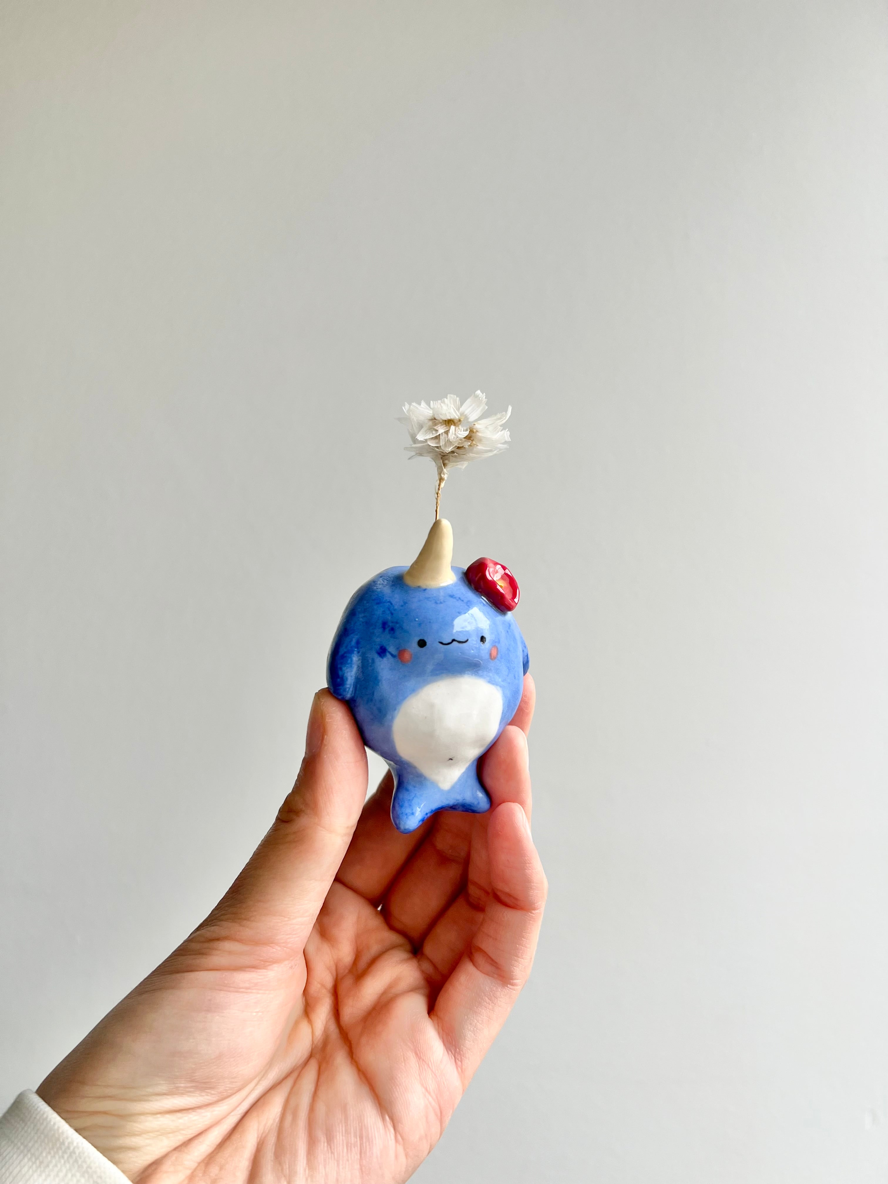 Bud vase magnet