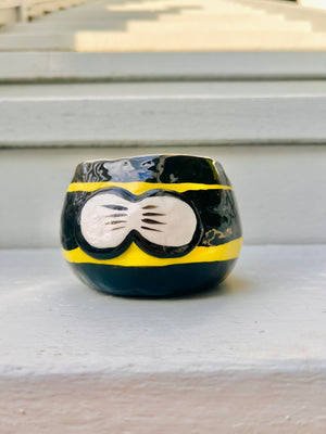 Bee pot with Totoro friend