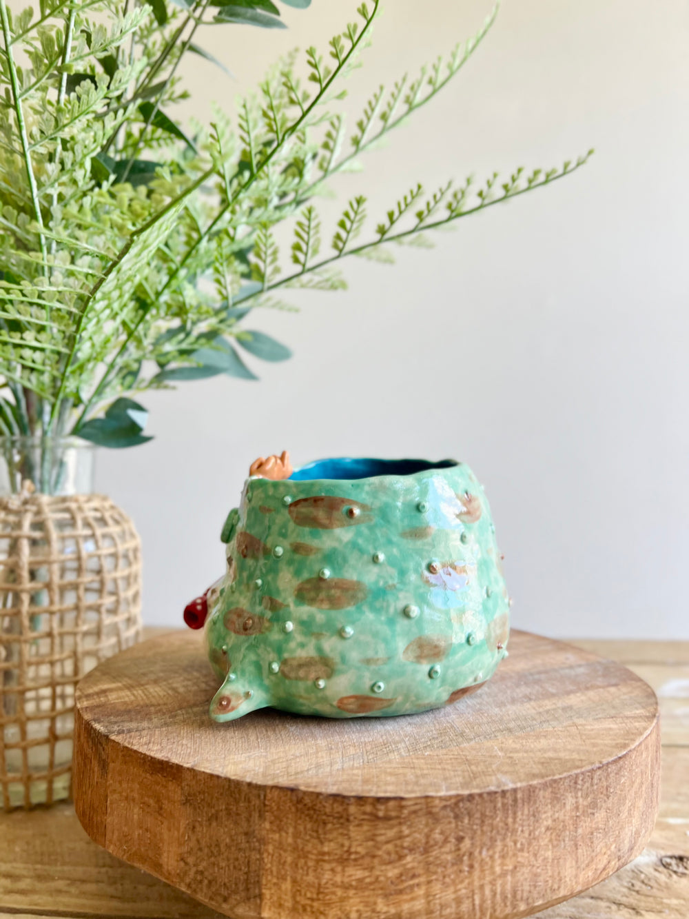 Festive grumpy Froggo planter cracks bon bon with you, photo 6 of 12