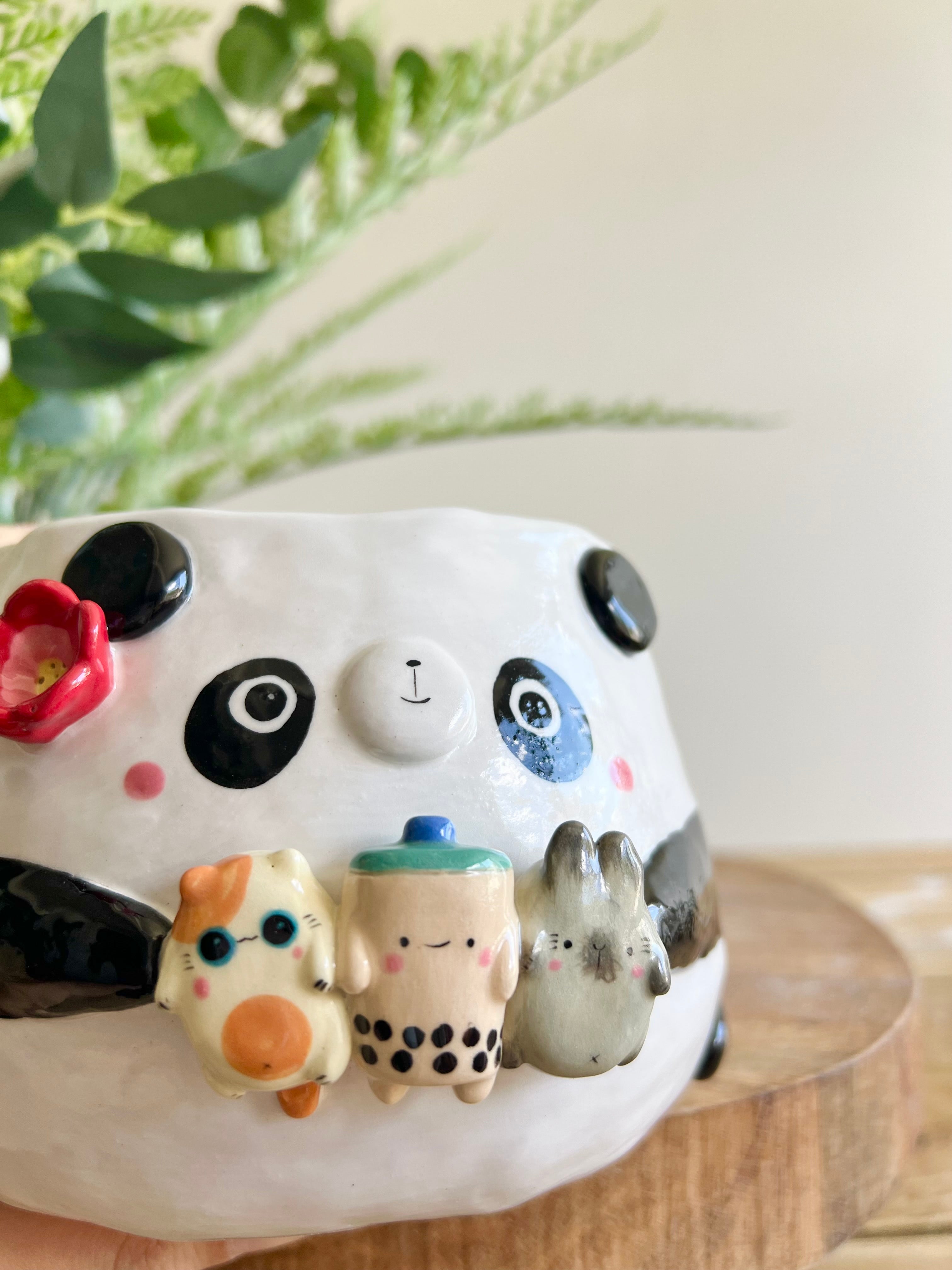 Flowery panda pot with bubble tea and animal friends