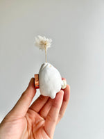 Bud vase magnet