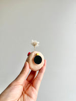 Bud vase magnet