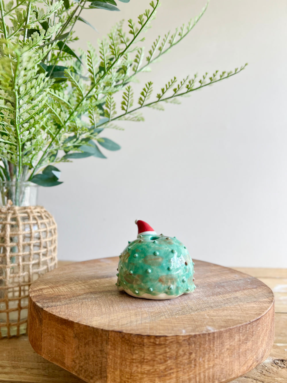 Festive grumpy Froggo bud vase #2, photo 4 of 11