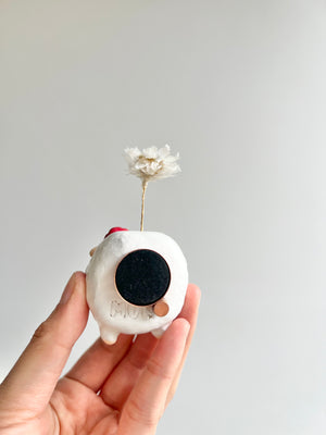 Bud vase magnet