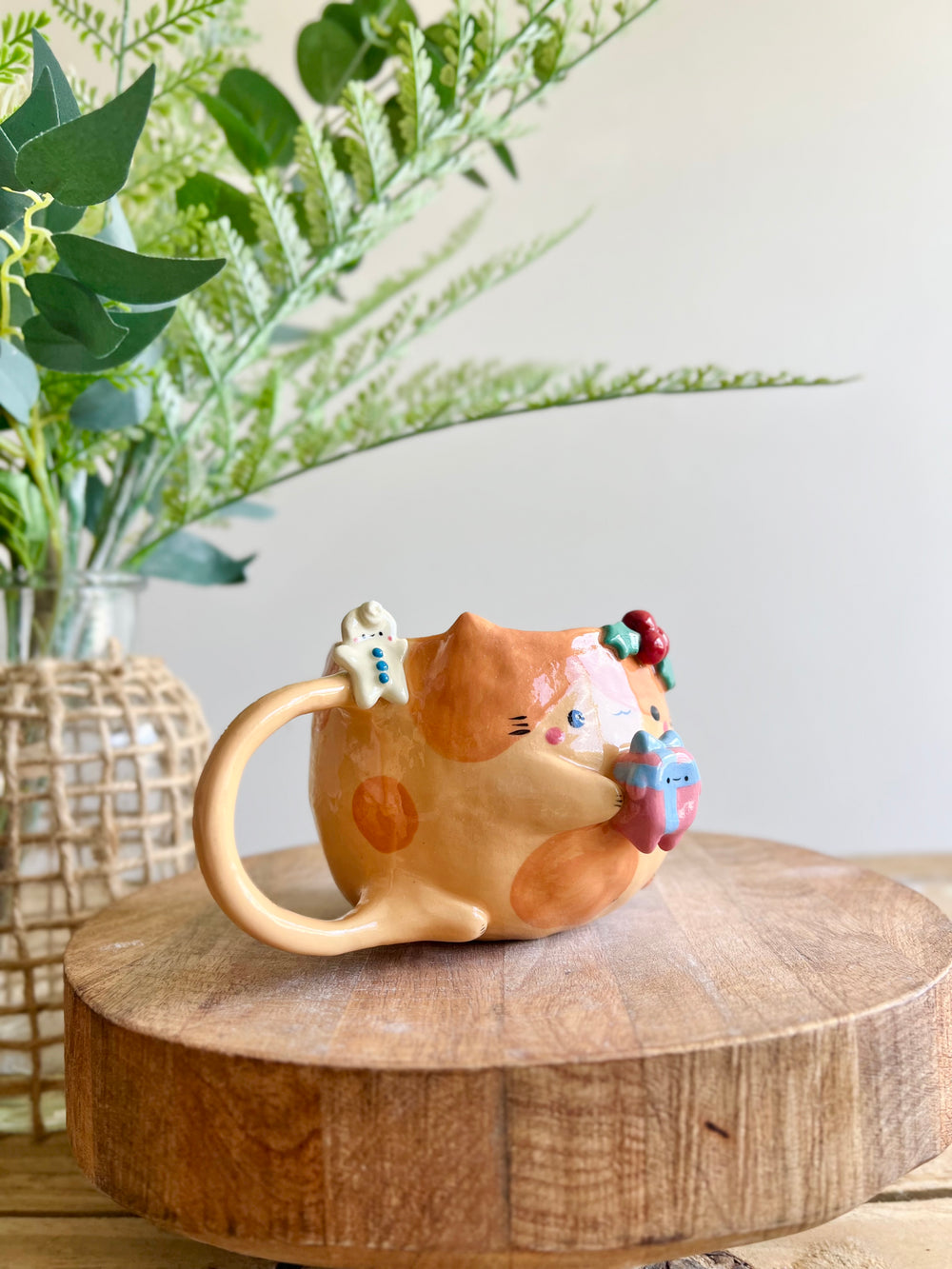 Festive gift bearing ginger cat mug with gingerbread friend, photo 2 of 13