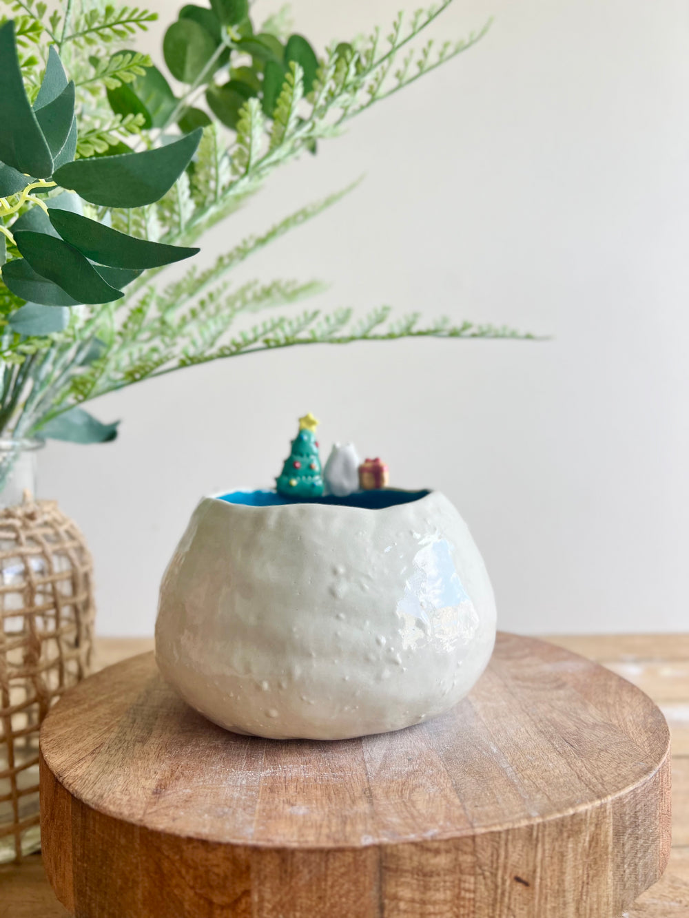 Festive sideways Totoro pot with Chibi Totoro friends, photo 4 of 11