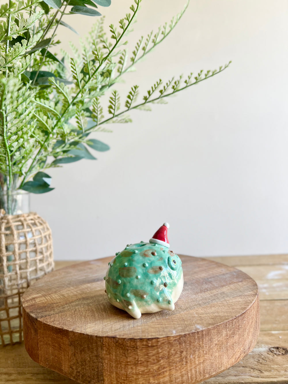 Festive grumpy Froggo bud vase #1, photo 4 of 11