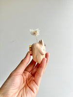 Bud vase magnet