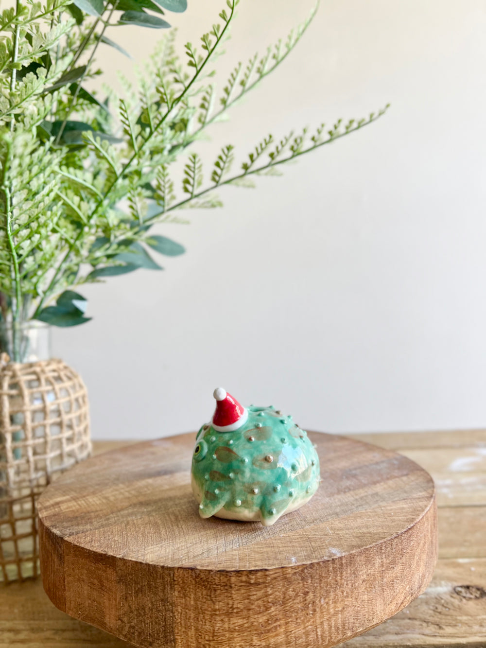 Festive grumpy Froggo bud vase #1, photo 6 of 11