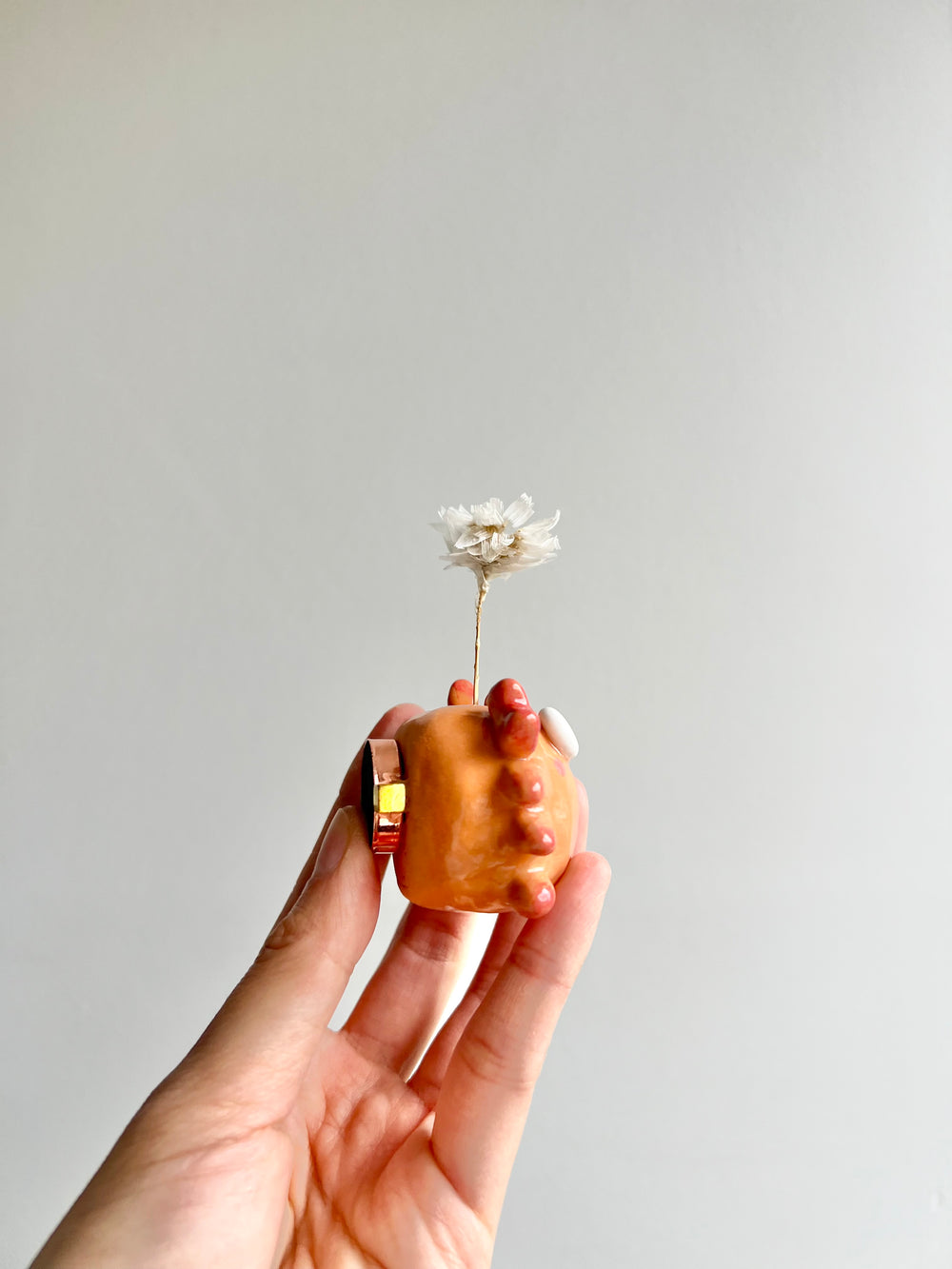Bud vase magnet, photo 2 of 3