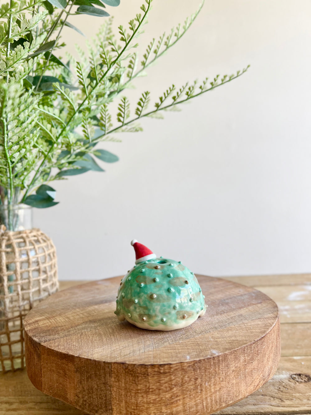 Festive grumpy Froggo bud vase #1, photo 5 of 11