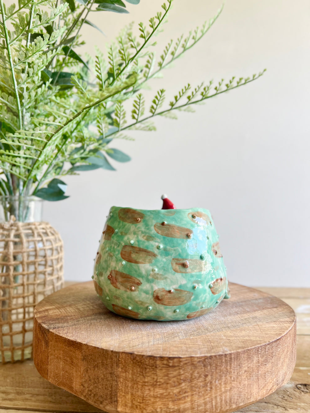 Festive grumpy Froggo planter with gingerbread friend, photo 5 of 13