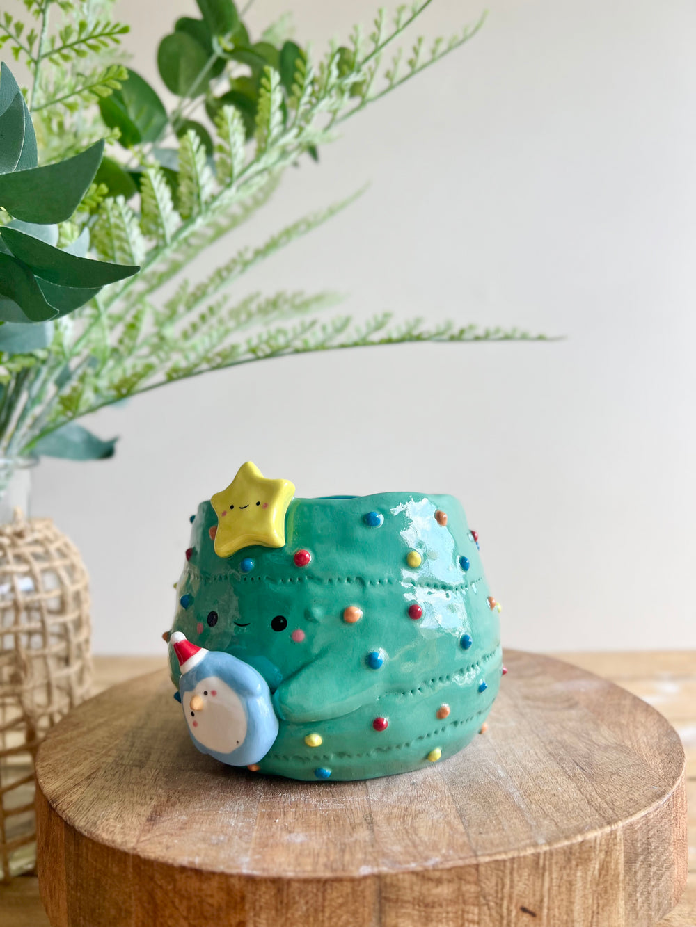 Christmas tree pot with penguin friend, photo 7 of 11