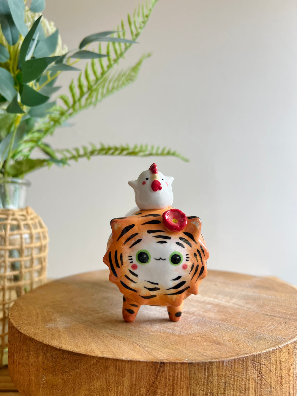 Long tiger bud vase, photo 8 of 17