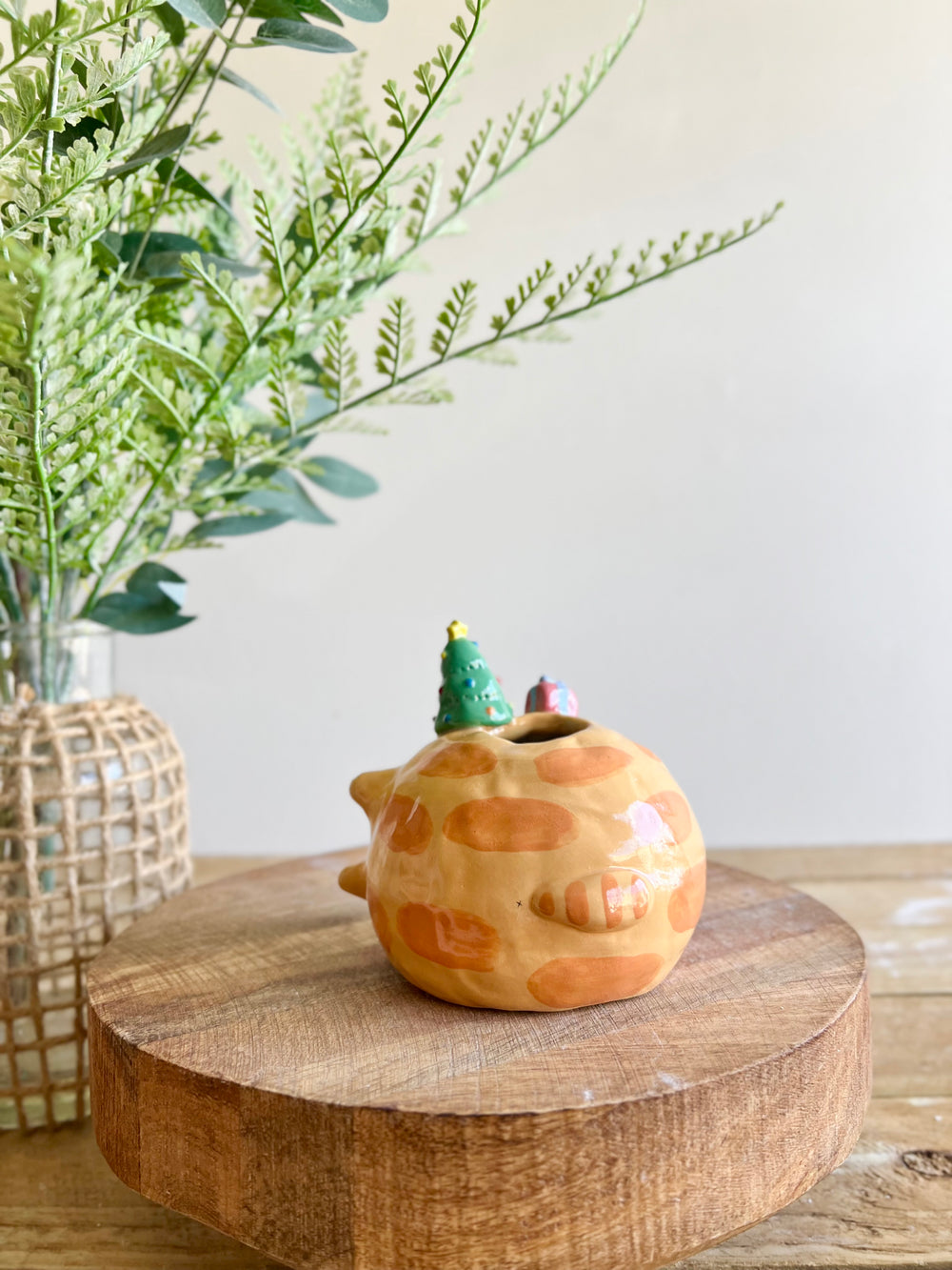 Festive sideways Ginger cat vase, photo 4 of 11