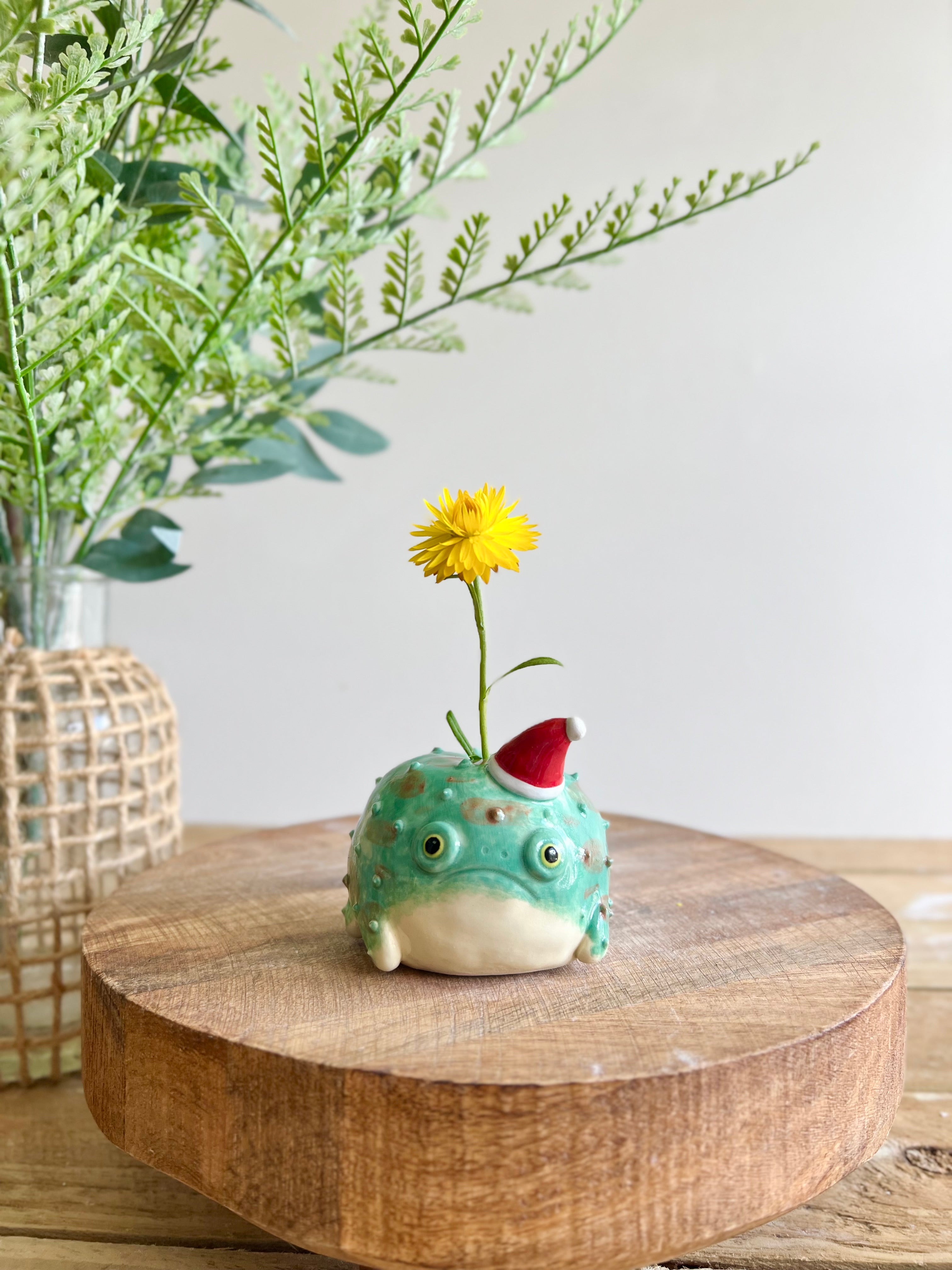 Festive grumpy Froggo bud vase #2