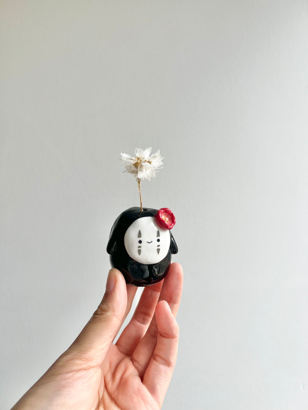 Bud vase magnet