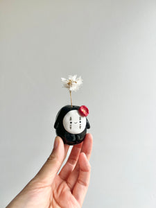 Bud vase magnet