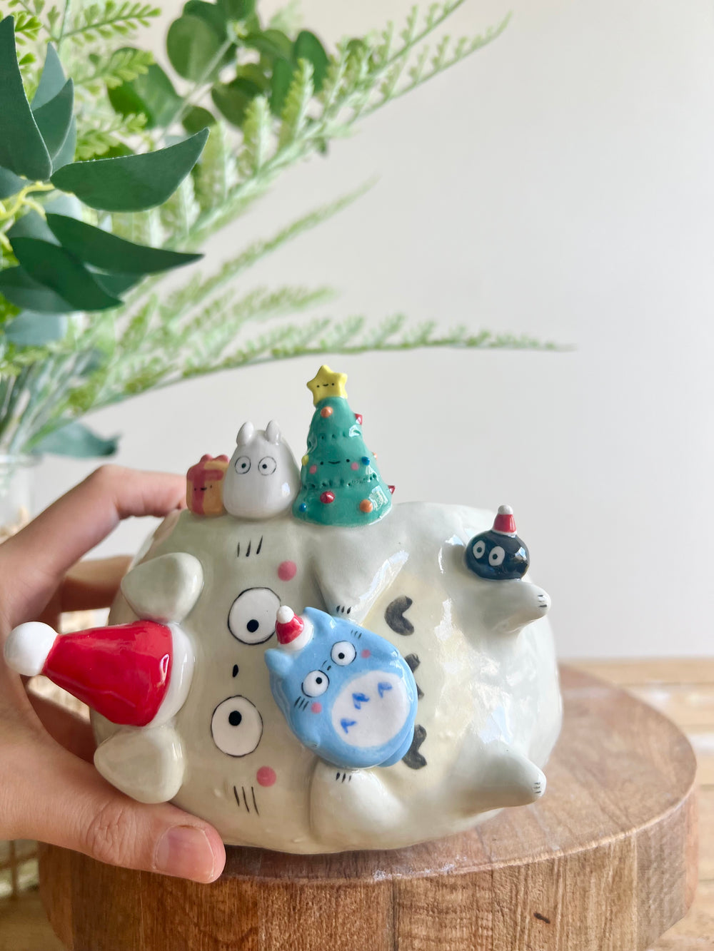 Festive sideways Totoro pot with Chibi Totoro friends, photo 7 of 11
