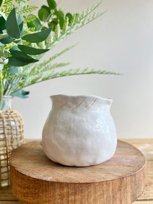 Flowery dumpling pot with baby dumpling