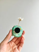 Bud vase magnet