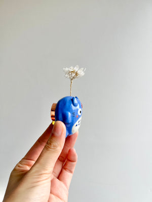 Bud vase magnet