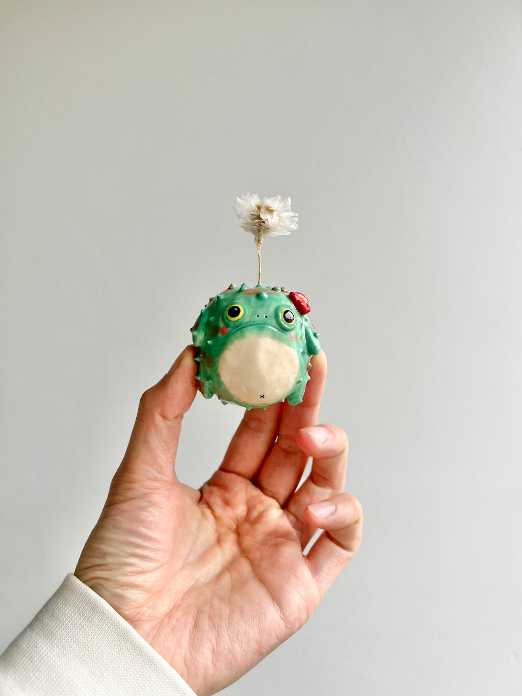 Bud vase magnet