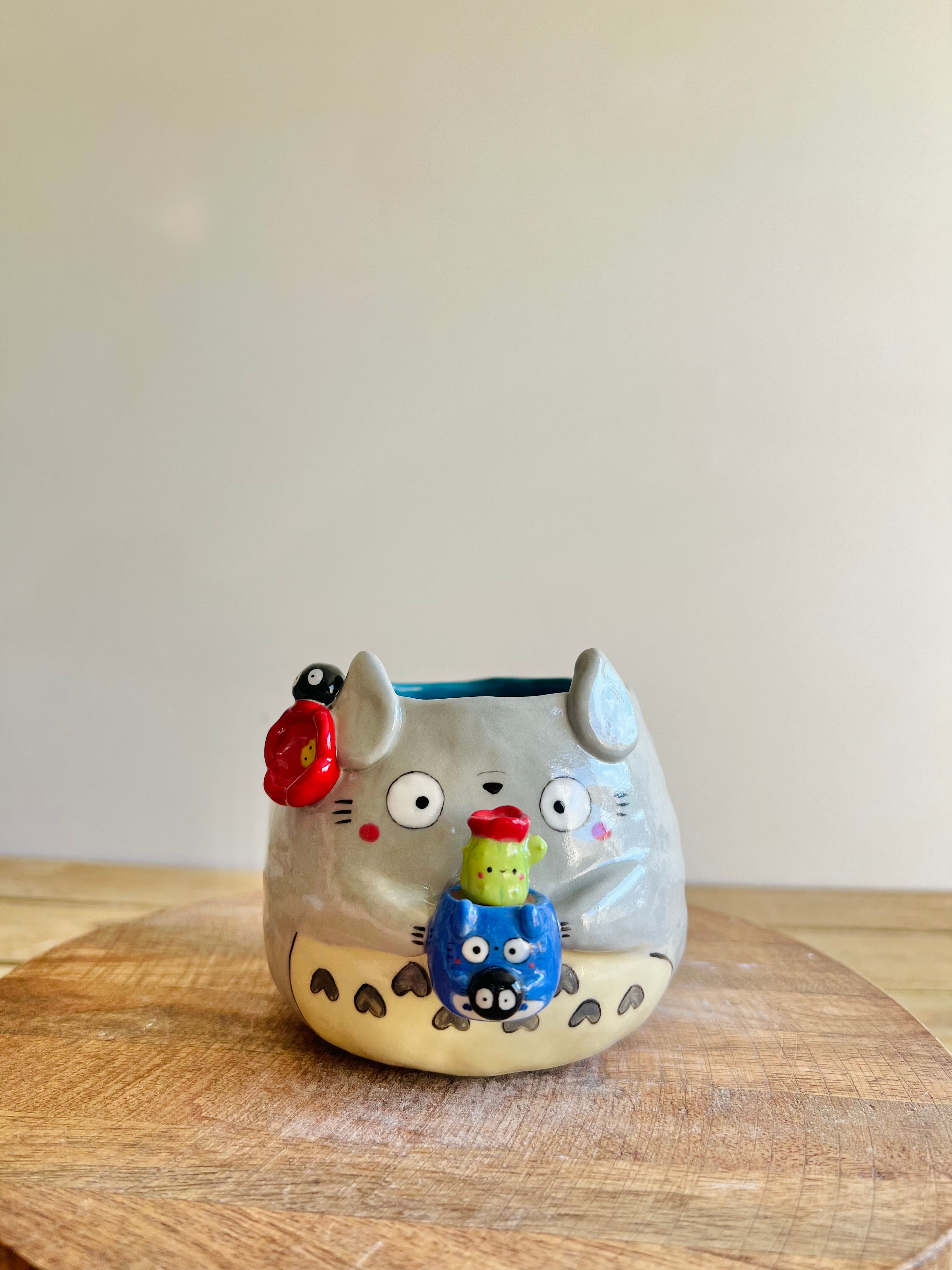 Totoro pot with Chibi Totoro pot and soot sprites