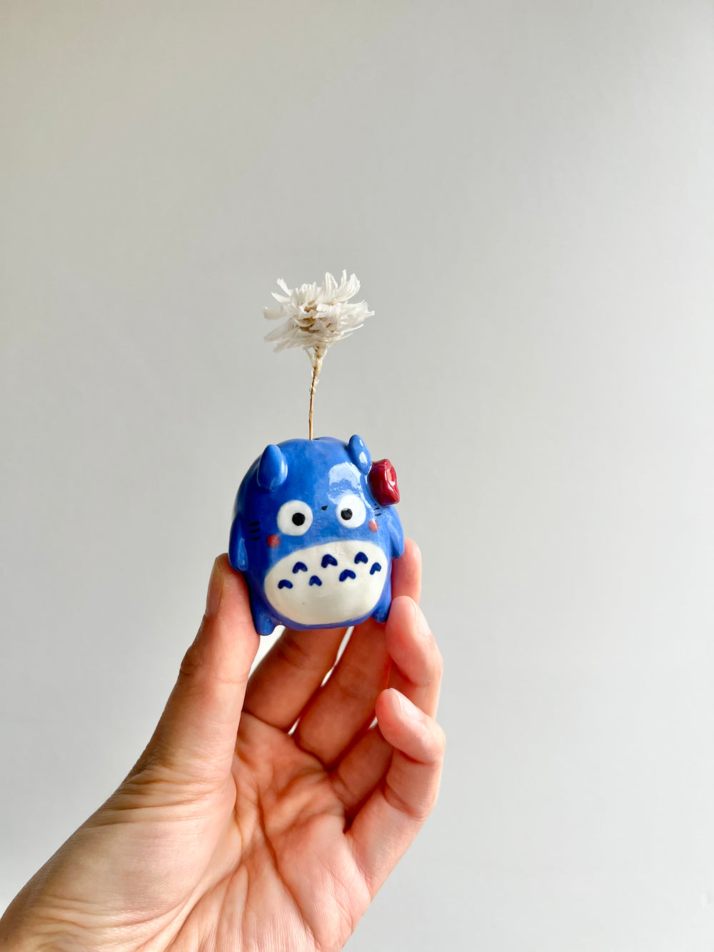 Bud vase magnet, photo 1 of 3
