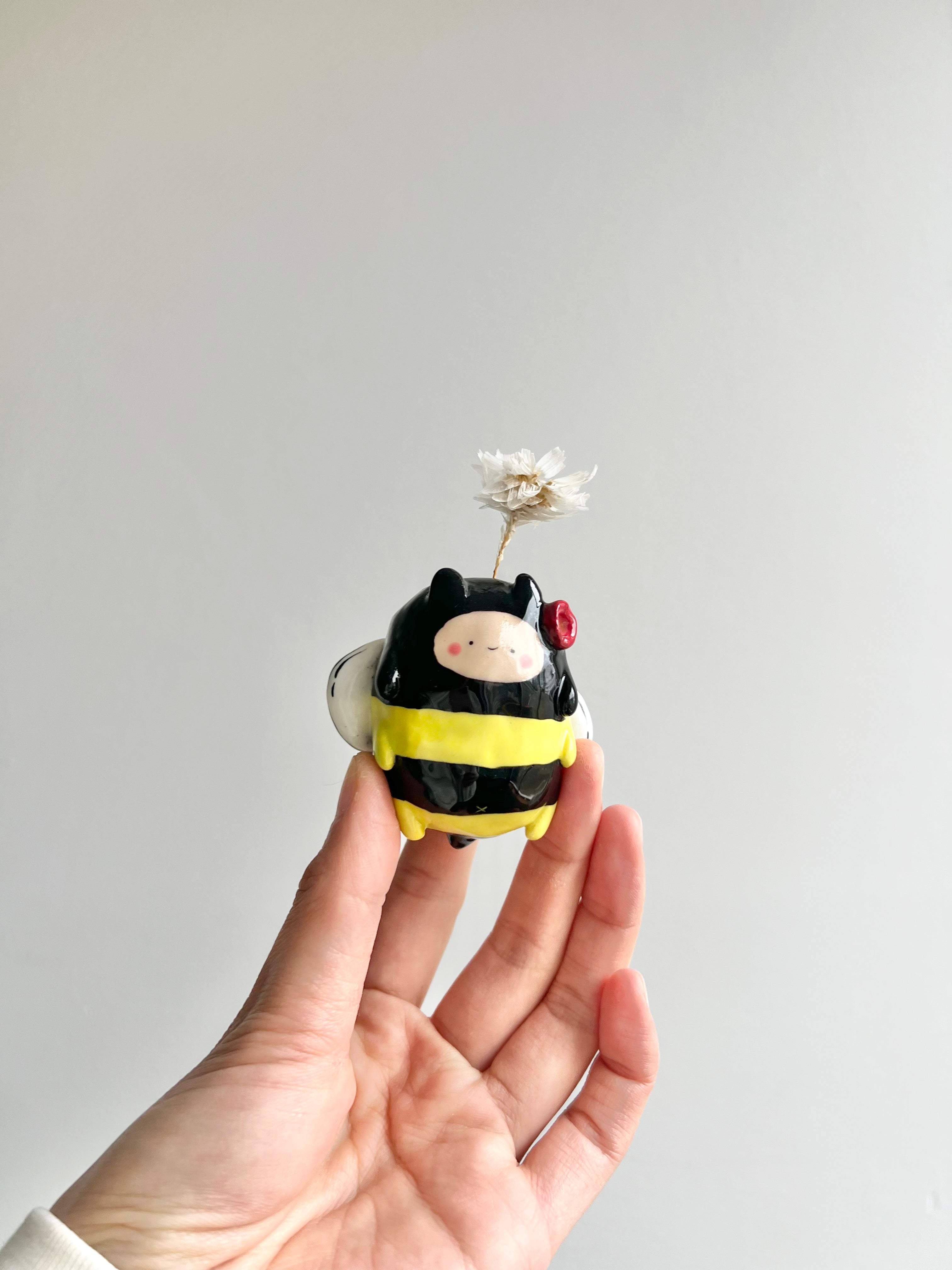Bud vase magnet