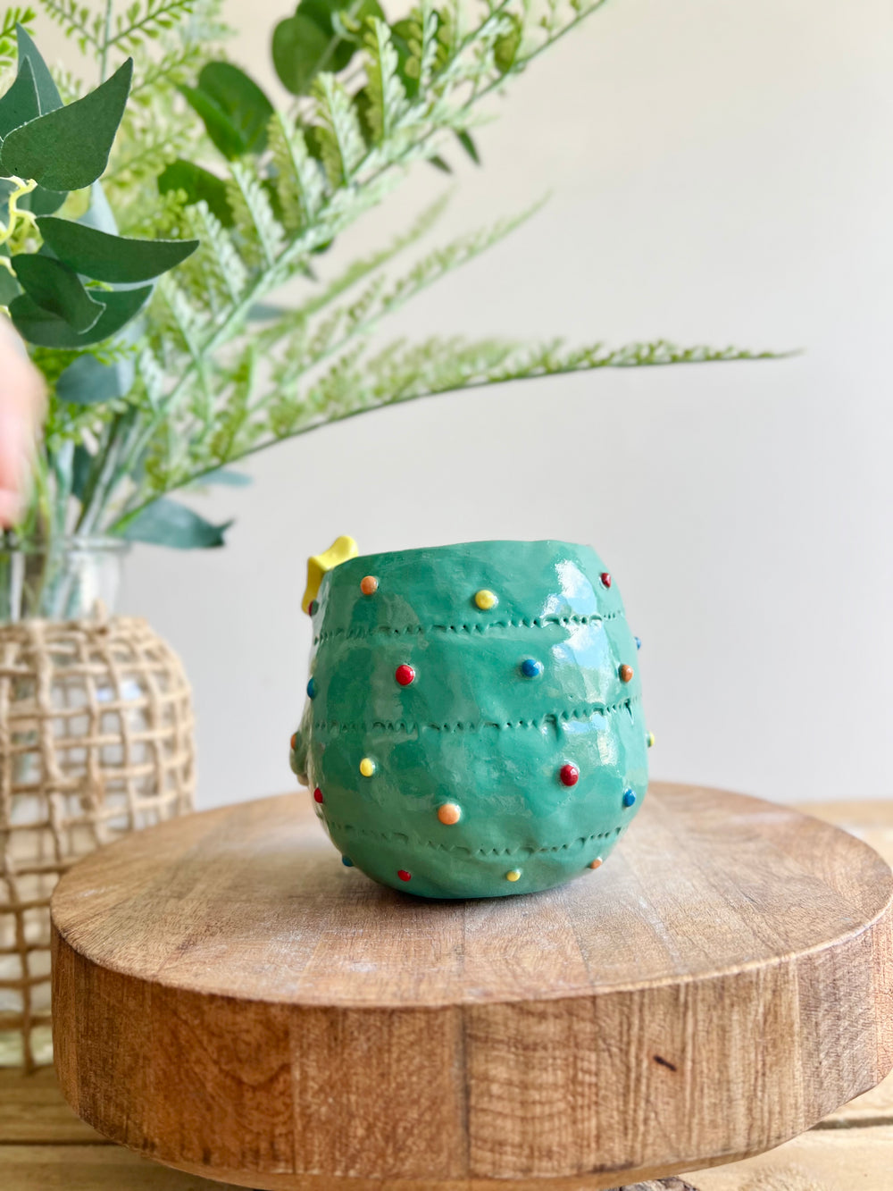 Christmas tree mug with gingerbread and present friend, photo 6 of 16