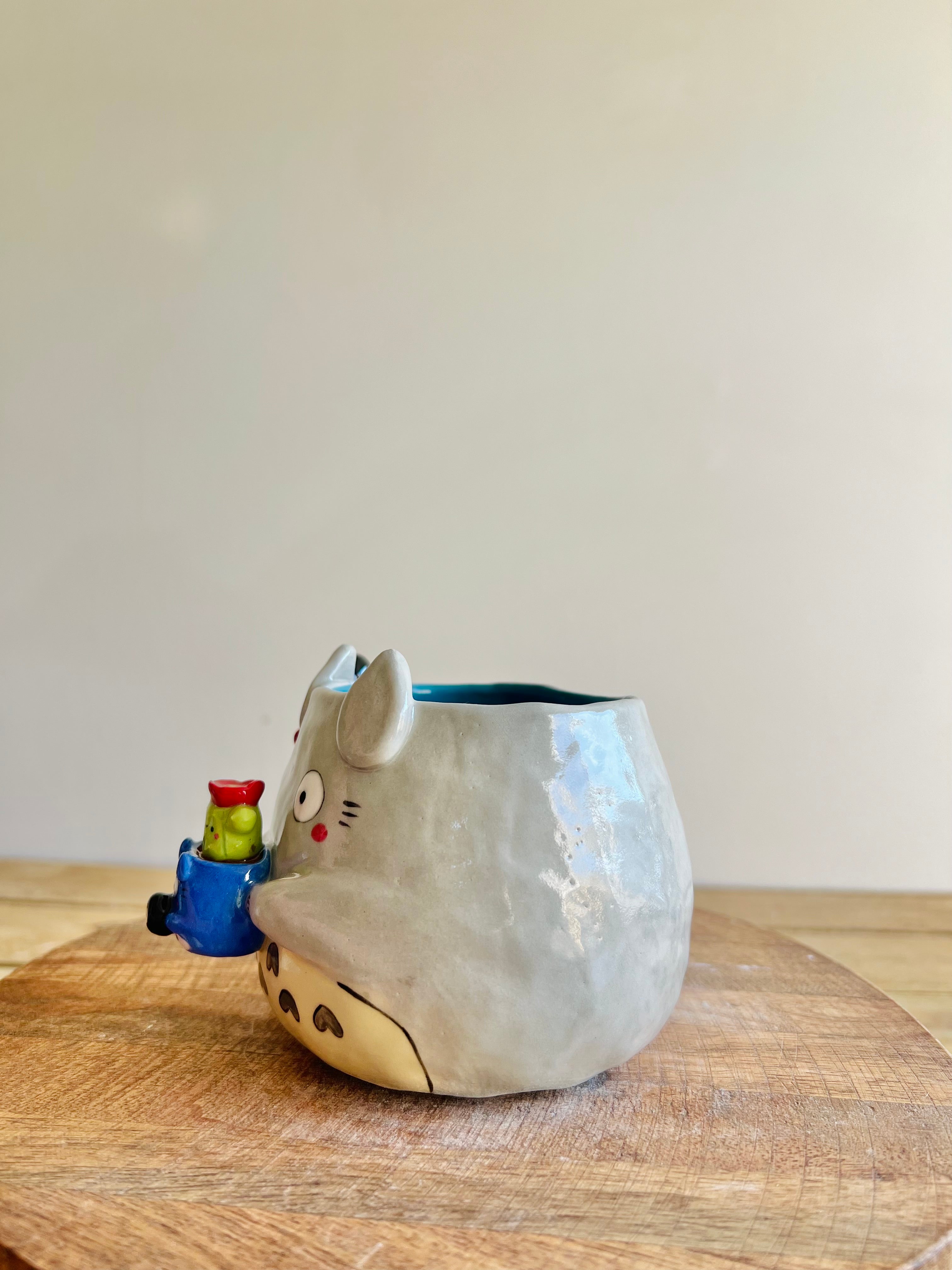 Totoro pot with Chibi Totoro pot and soot sprites