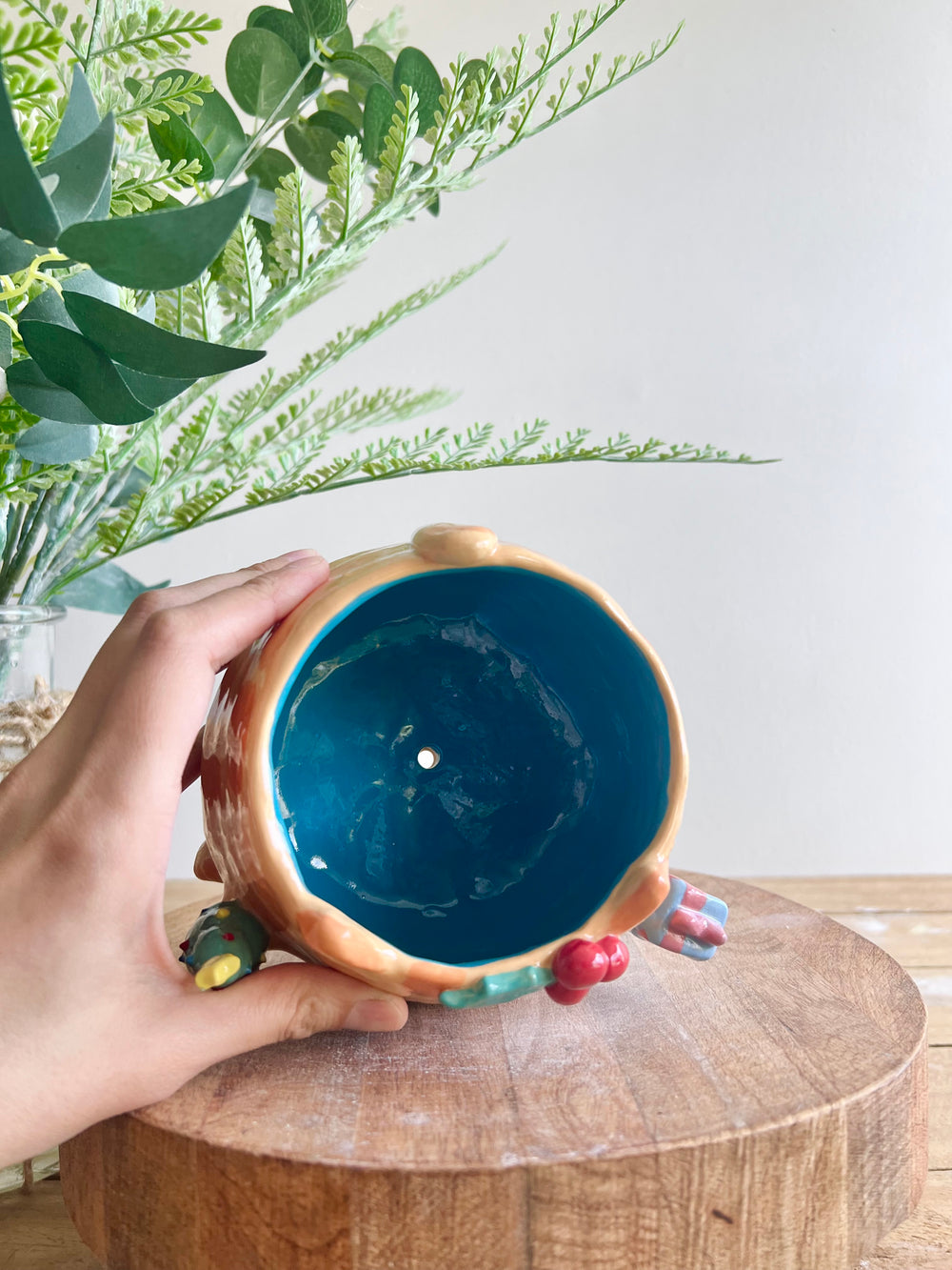 Gift bearing festive Ginger cat pot with Christmas tree friend, photo 10 of 12