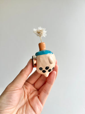 Bud vase magnet