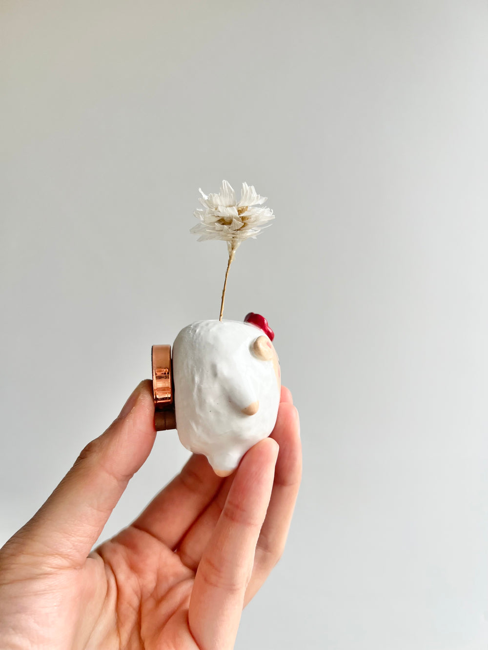 Bud vase magnet, photo 2 of 3