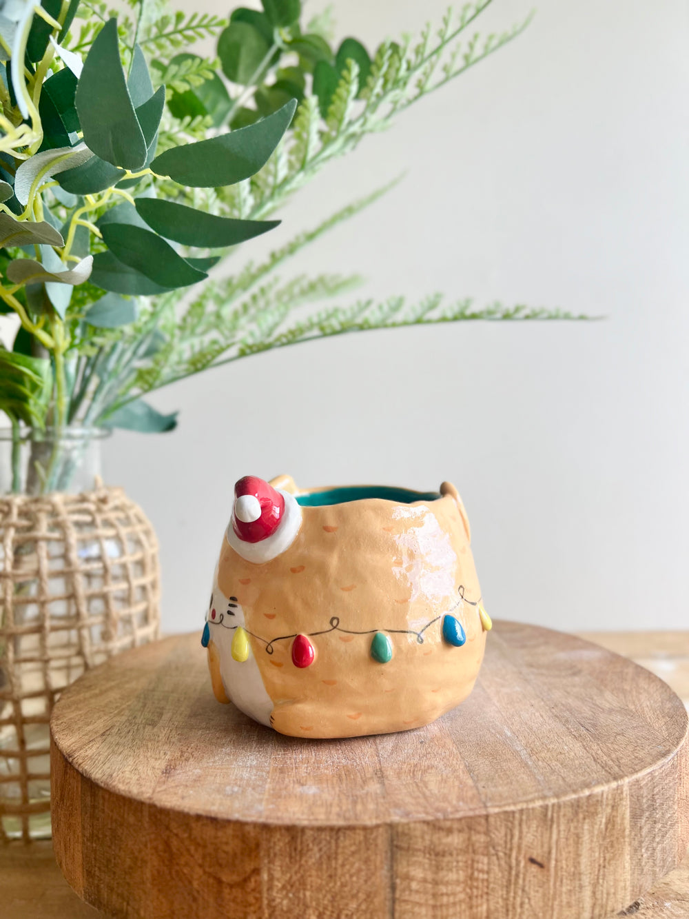 Festive ginger cat pot adorned with Christmas lights, photo 6 of 12