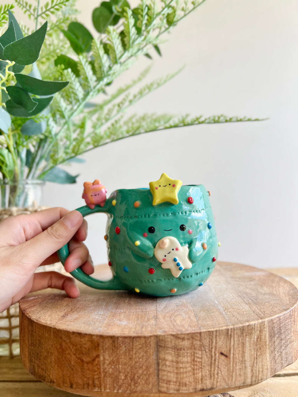 Christmas tree mug with gingerbread and present friend, photo 8 of 16