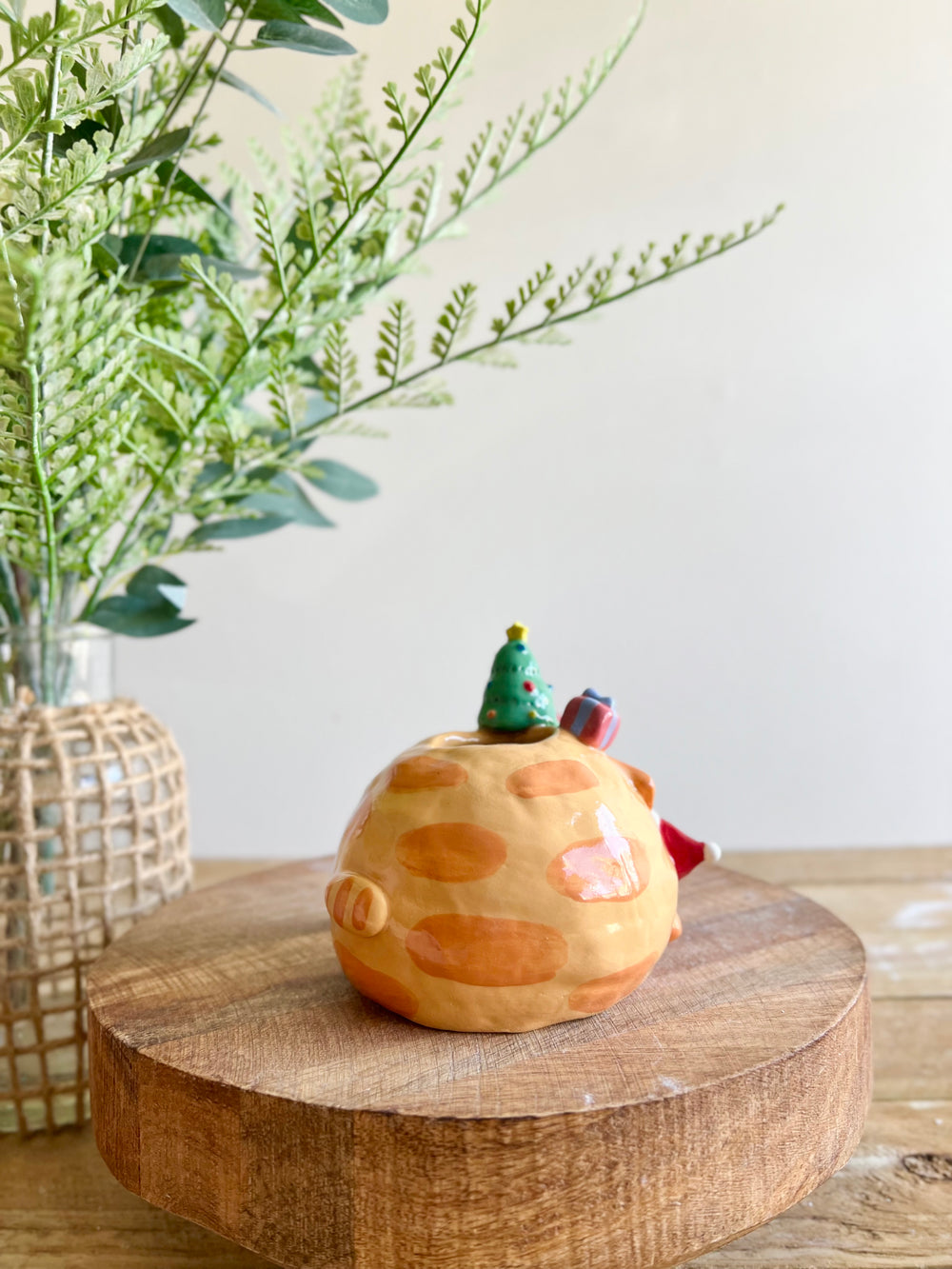 Festive sideways Ginger cat vase, photo 3 of 11