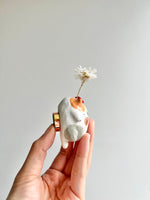 Bud vase magnet