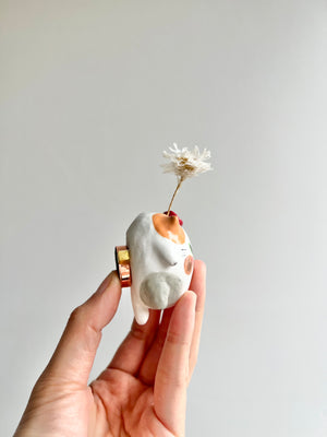 Bud vase magnet
