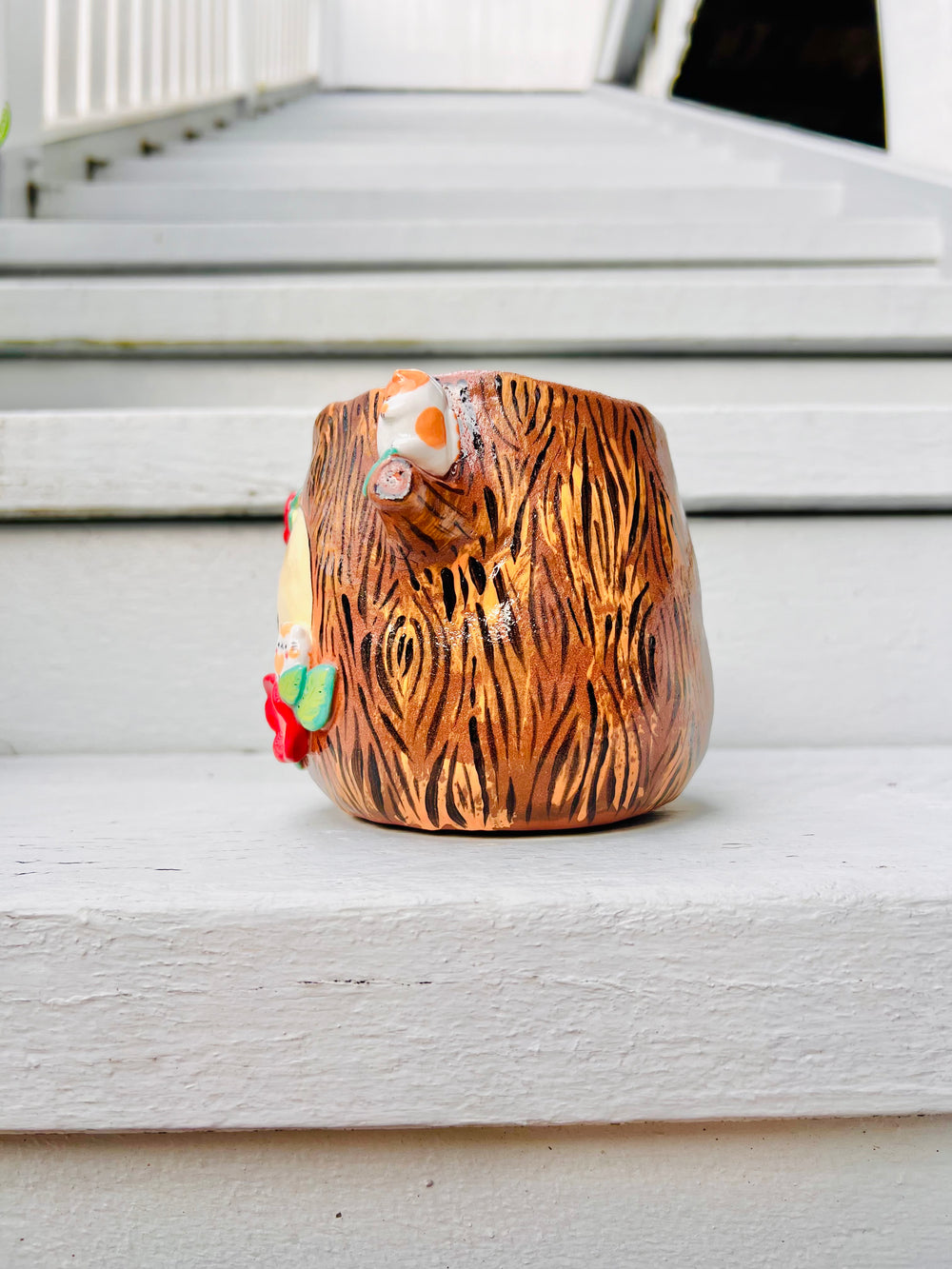 Happy tree pot with cat friends, photo 2 of 6