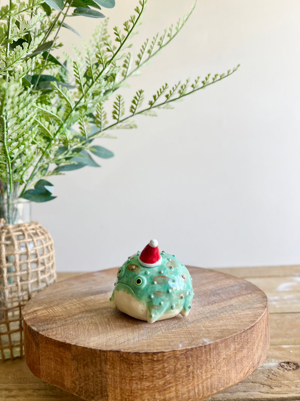 Festive grumpy Froggo bud vase #1, photo 7 of 11