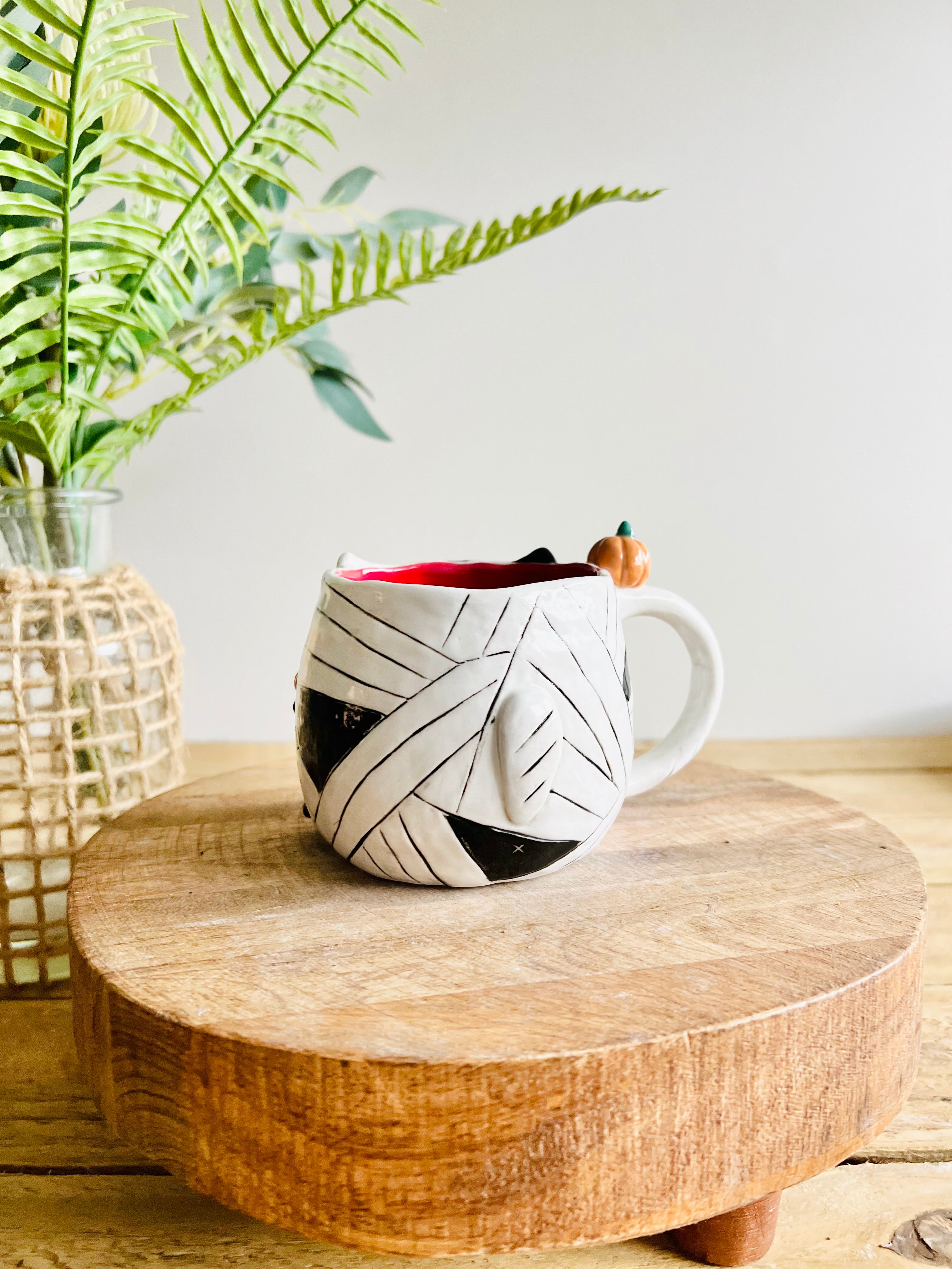 Mummy kitty mug with pumpkin friends