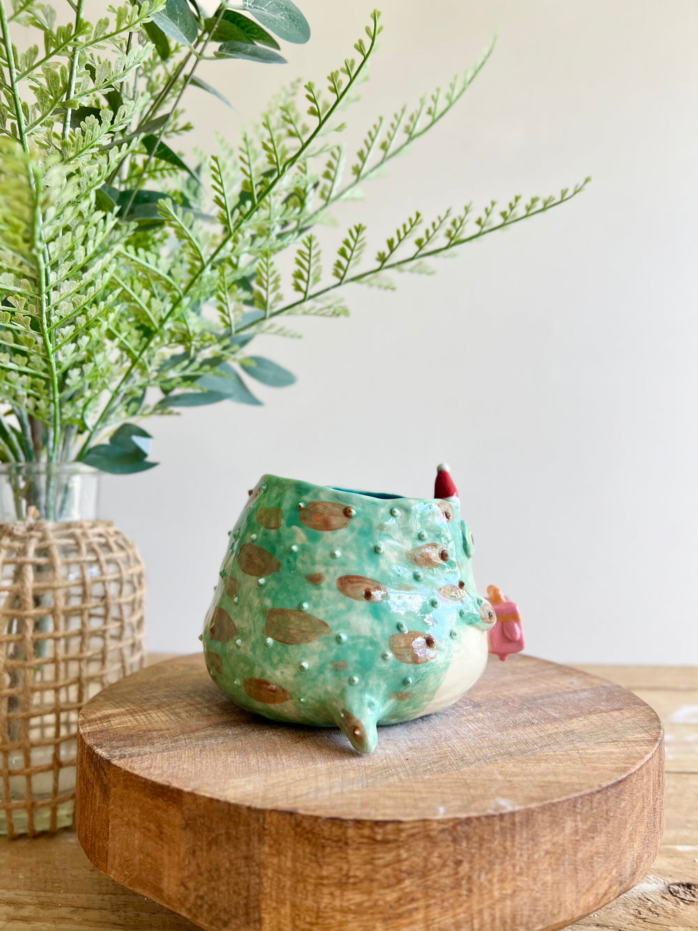 Festive grumpy Froggo planter bearing gift, photo 4 of 15